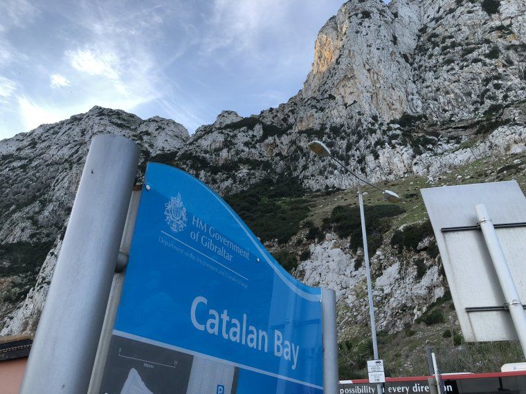 La famosa Catalan Bay de Gibraltar, la platja on els comerciants catalans utilitzaven de port