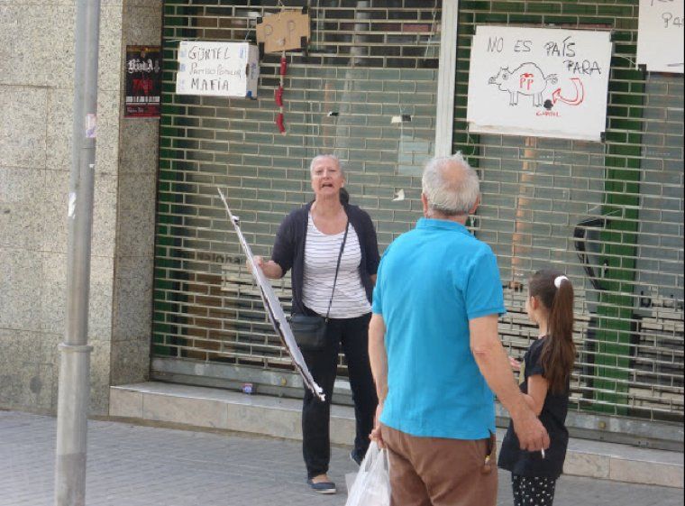 La simpatitzant del PP increpa els integrants de la protesta