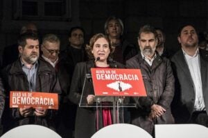 L'alcaldessa de Barcelona, Ada Colau, ha estat l'encarregada de llegir el manifest sobiranista