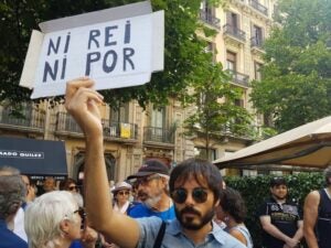 Lemes contra el rei Felip VI a la concentració alternativa