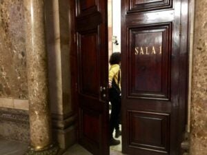 Rovira entra a la sala 1