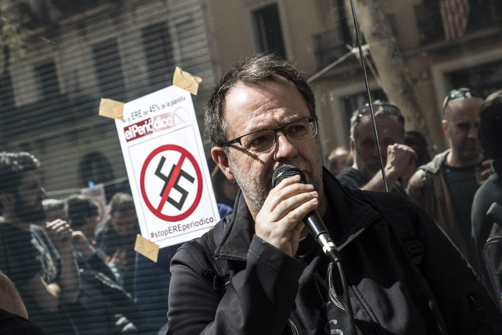 Toni Fuentes, del comitè de vaga, durant l'assemblea