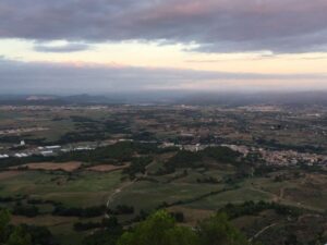 Una imatge des del Collbaix de Sant Joan amb la pres&oacute; a l'esquerra de la imatge