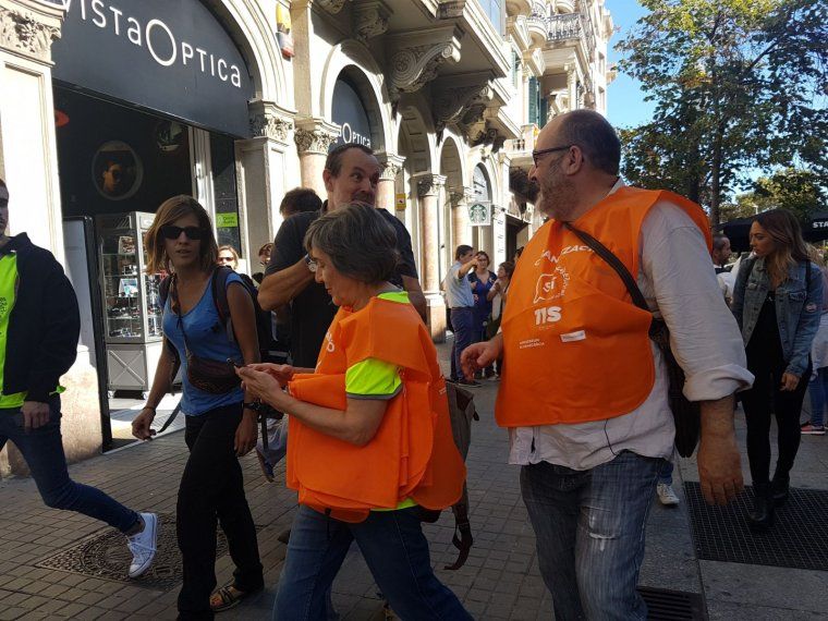Voluntaris de l'ANC a la Rambla de Catalunya
