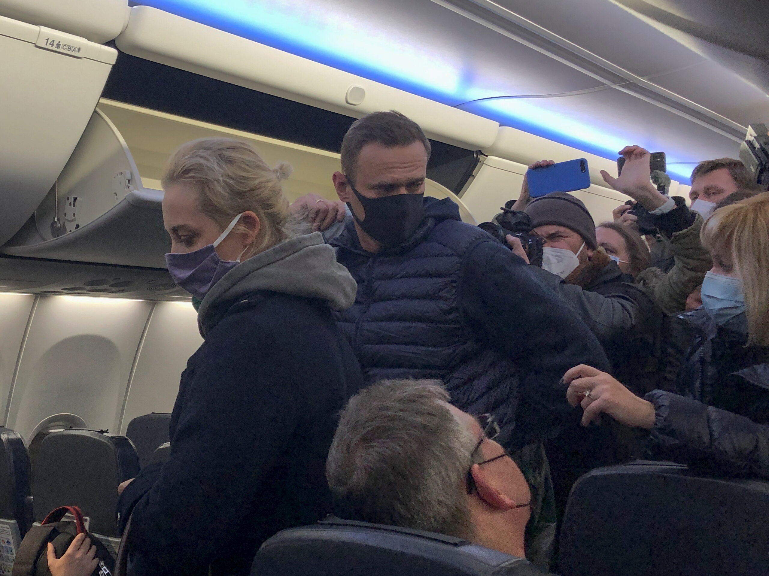 El líder opositor rus Aleksei Navalni en aterrar a Rússia per primera vegada després de ser víctima d'un intent d'enverinament | REUTERS/Polina Ivanova