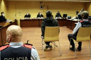 L'acusat d'intentar matar un home a Girona a ganivetades i colpejant-lo amb un mitjó ple de pedres al cap | ACN