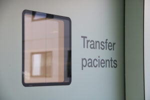 Una porta de l'hospital Germans Trias i Pujol / ACN