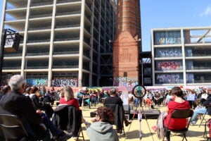 L'acte 'Per la majoria' celebrat als jardins de les 3 Xemeneies de Barcelona (ACN)