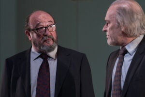 Pep Cruz, a l'esquerra interpretant 'El professor Bernhardi' | ACN