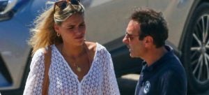 Ana soria i Enrique Ponce, en un dia de platja - Europa Press