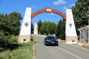 L'entrada de l'Acadèmia militar de Talarn el 3 d'agost del 2020 (ACN)