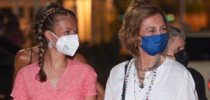 Elionor i Sofia, agafades de la mà a Mallorca - Europa Press