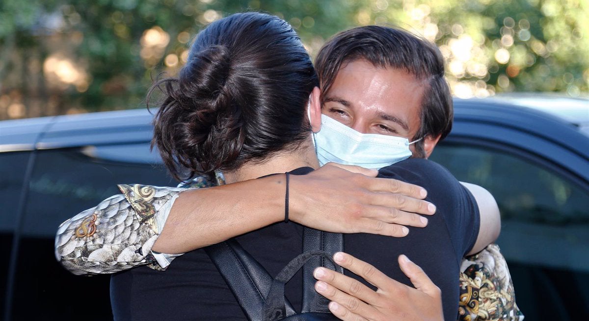 Gianmarco i Luca Onestini s'abracen - Europa Press