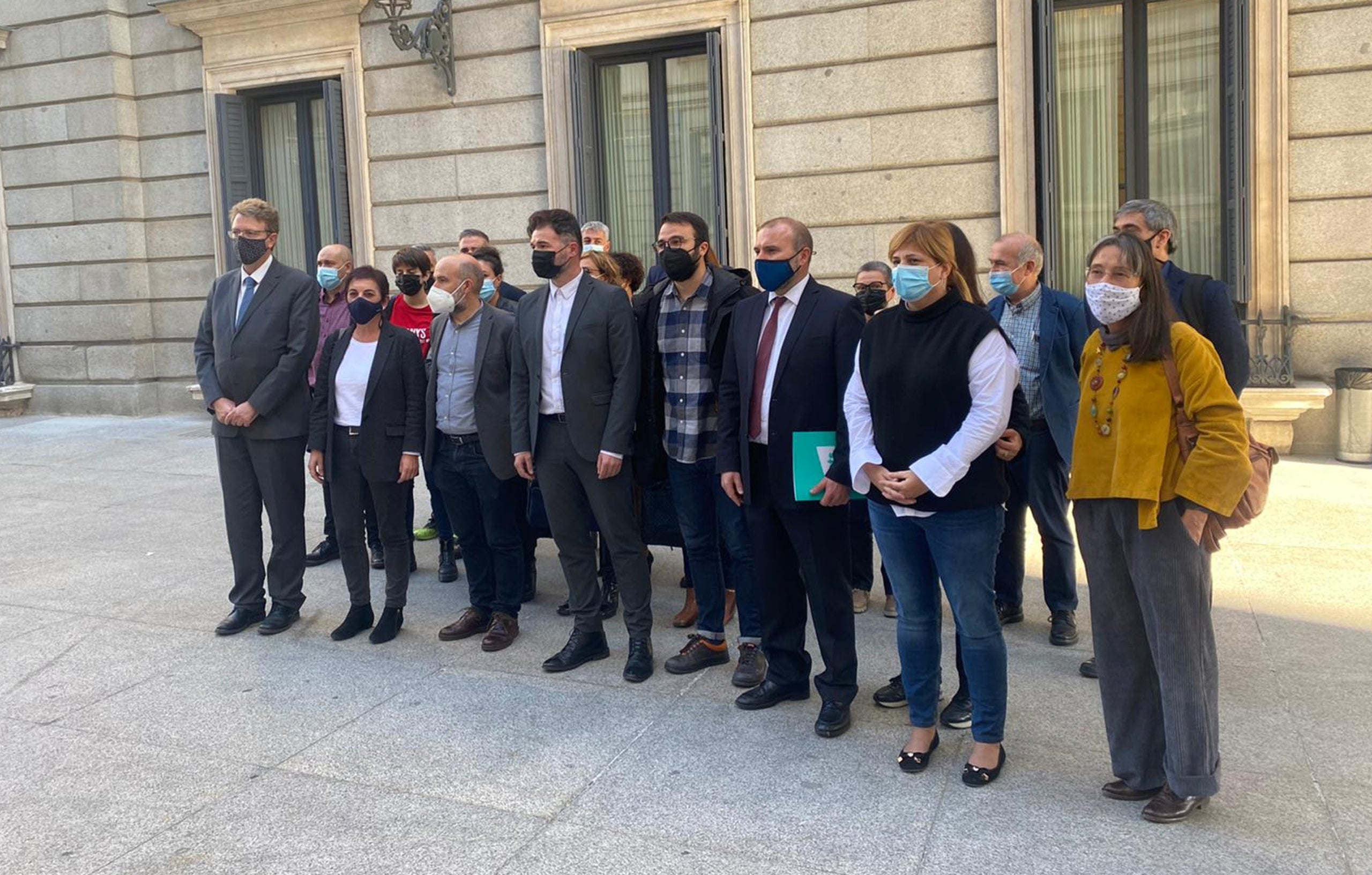 ERC, JxCat, PDeCAT, CUP, EH Bildu i BNG es fan una foto conjunta abans del debat per mostrar la seva oposició (ACN)