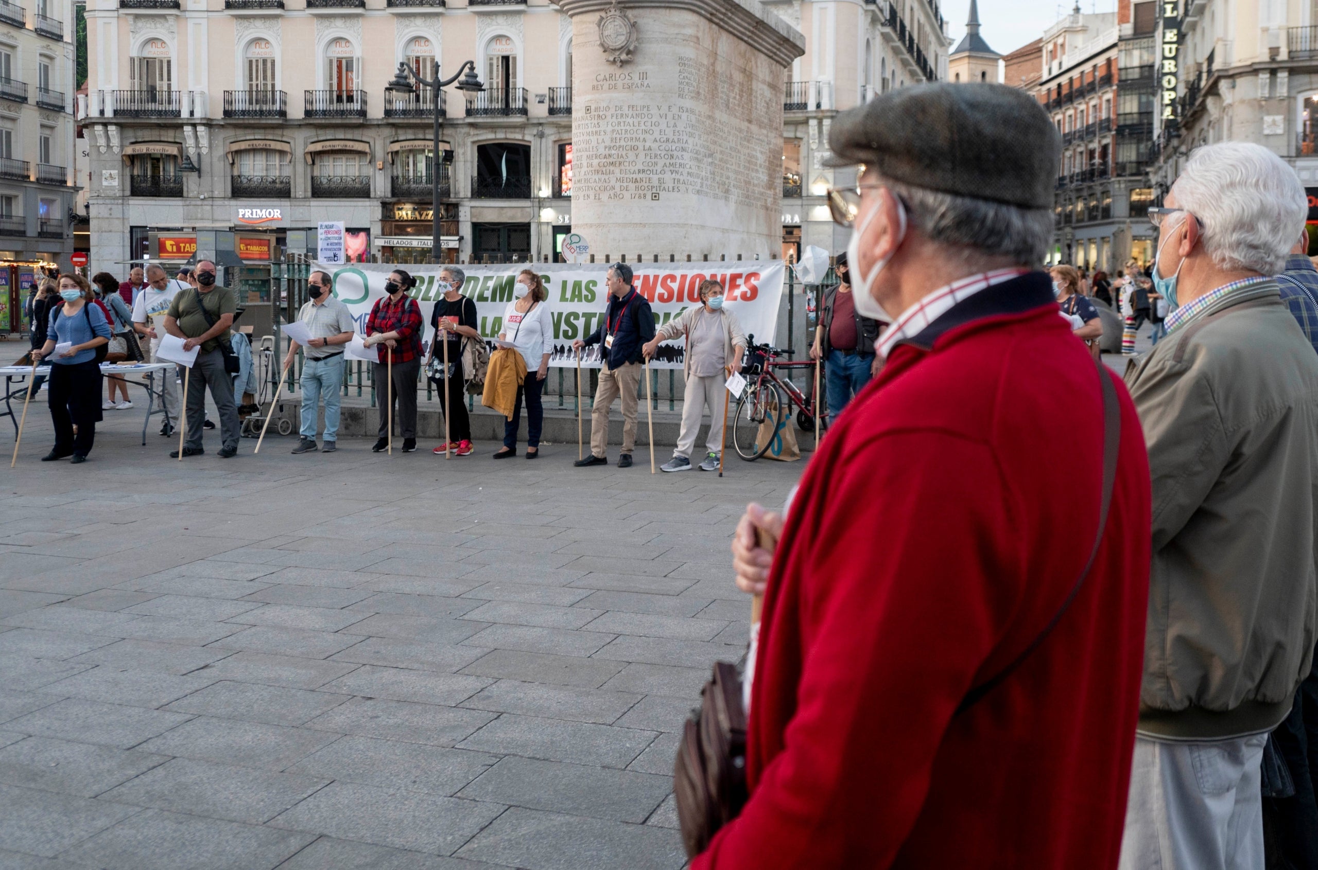 'Bastonada' per protestar contra les retallades en les pensions / EP