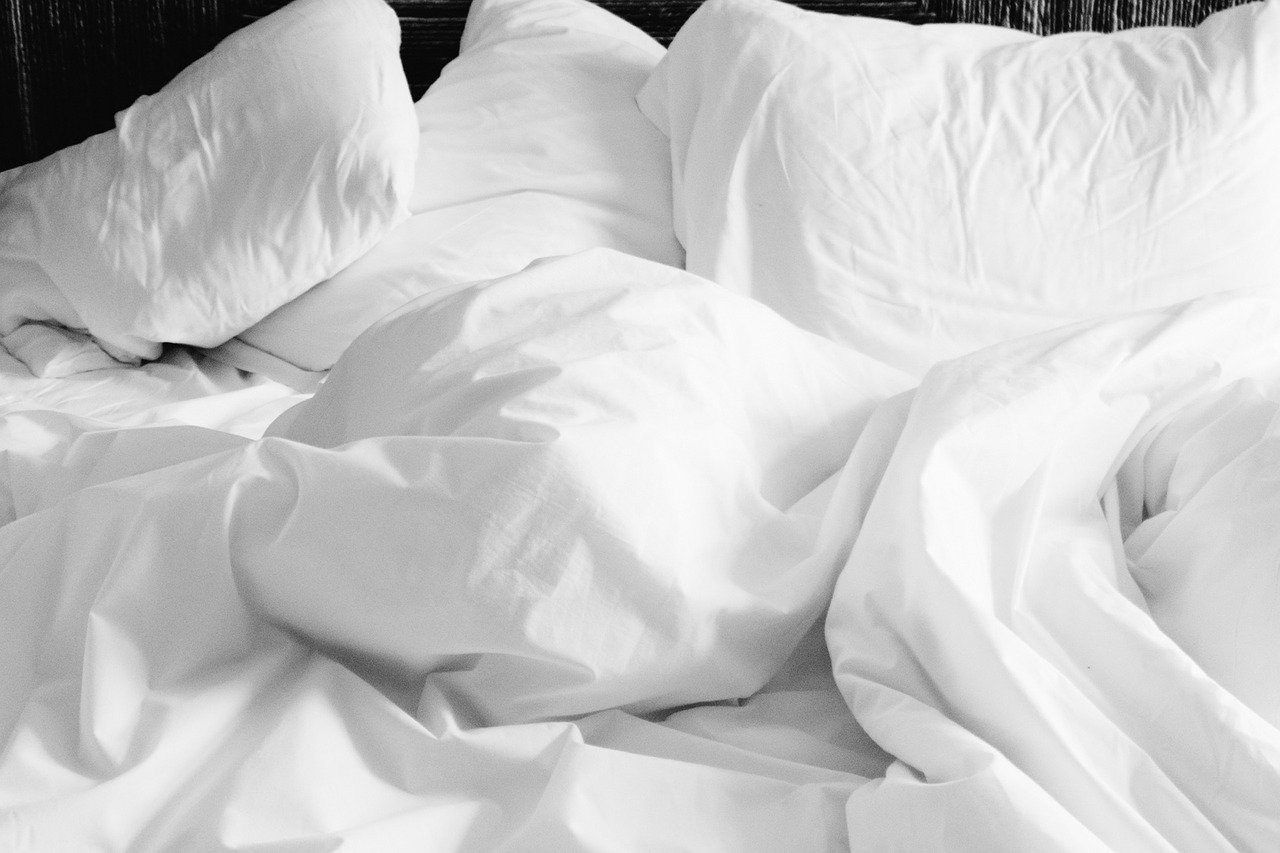 Dormir bé és primordial per mantenir una bona salut, però l'insomni primaveral ho pot complicar / Pixabay