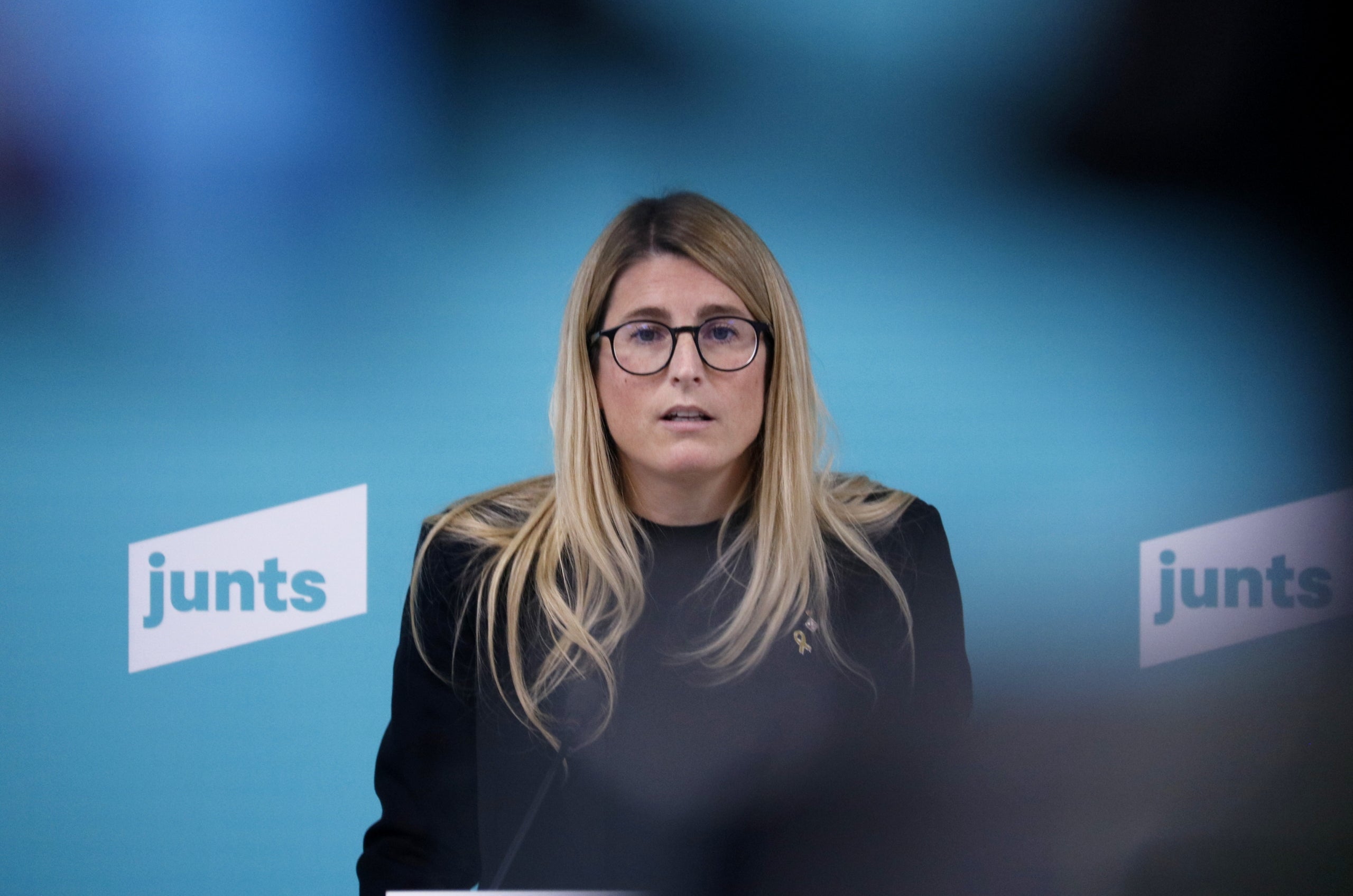 La portaveu de JxCat, Elsa Artadi, oferint una roda de premsa / ACN