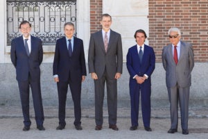 Felip VI, Jos&eacute; Luis Rodr&iacute;guez Zapatero, Felipe Gonz&aacute;lez, Jos&eacute; Mar&iacute;a Aznar i Mariano Rajoy abans de la reuni&oacute; del patronat/RIE