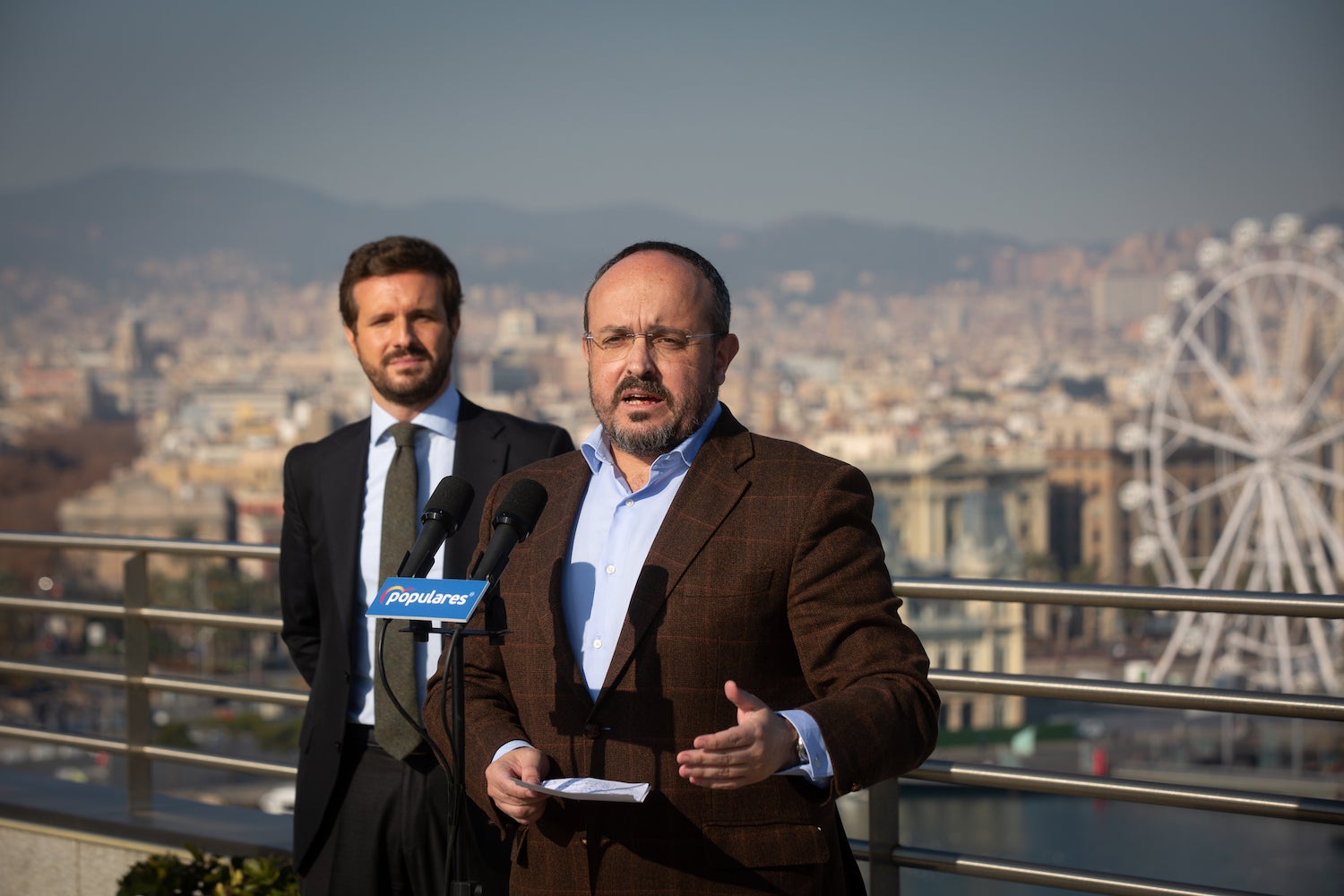 Pablo Casado amb Alejandro Feránddez, president del PP a Catalunya, en una visita del president del PP a Barcelona el desembre del 2021. Ara Fernández fa costat als que demanen canvis en la direcció del parit /
David Zorrakino / Europa Press
