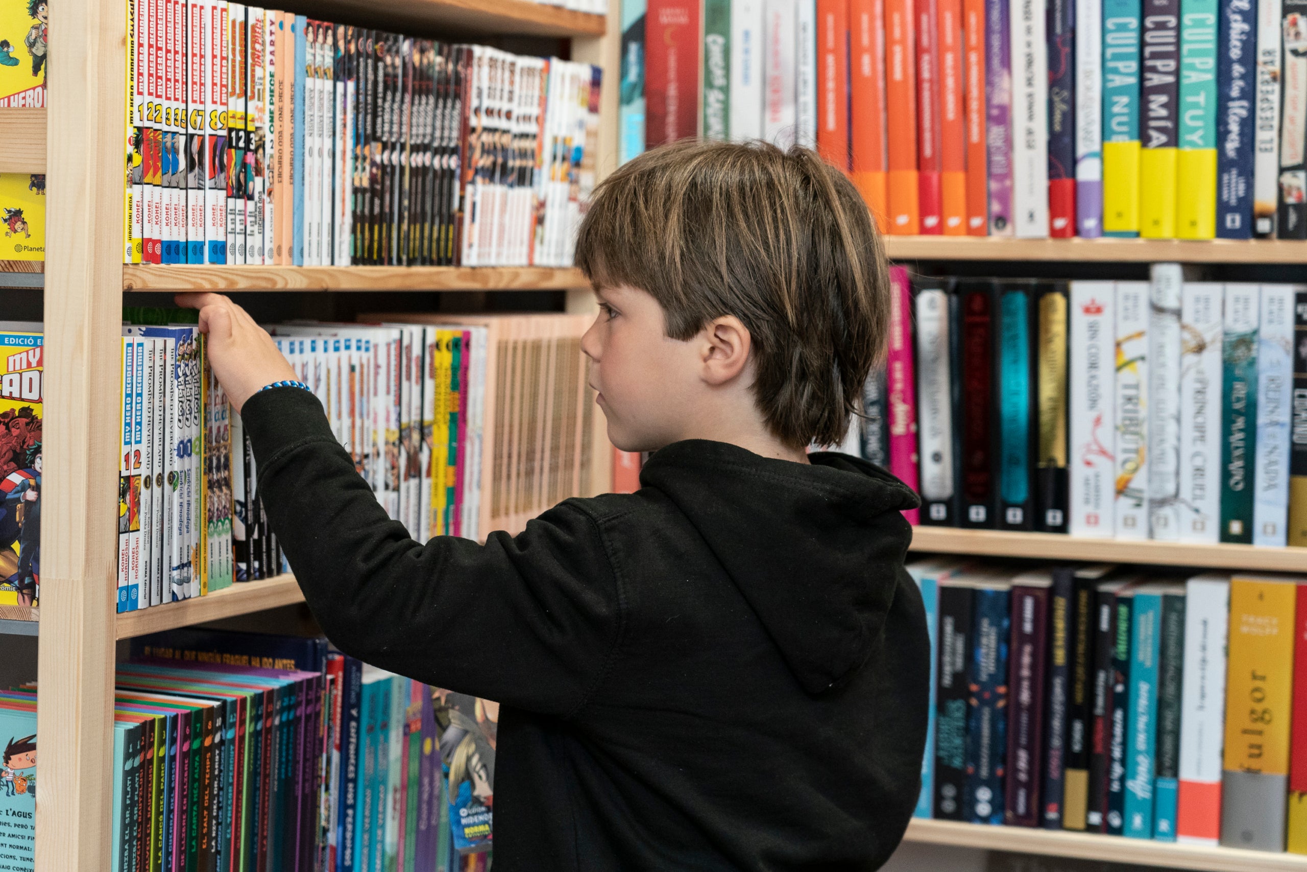 Un nen escull un llibre / Mireia Comas