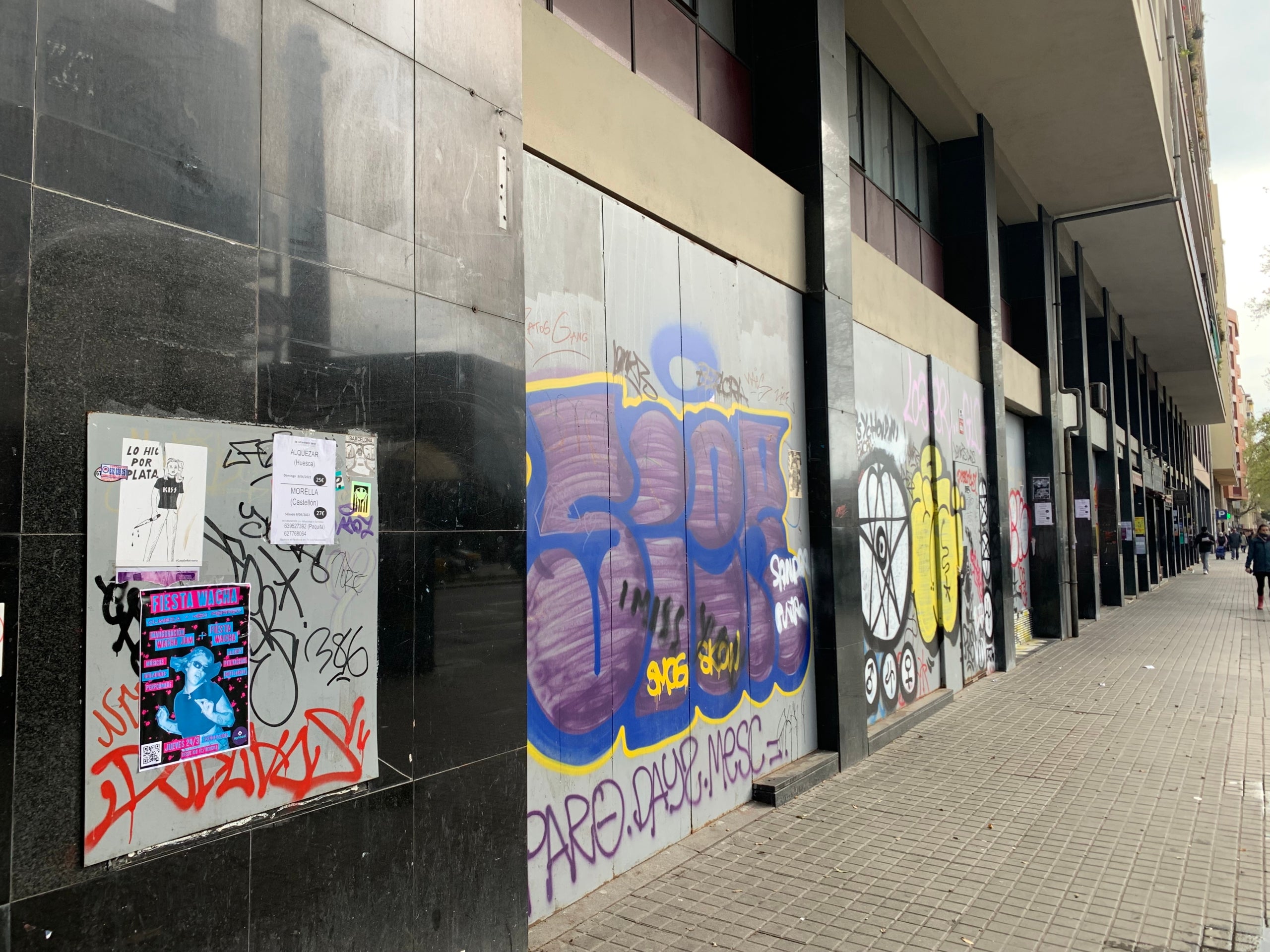 Una oficina de Caixabank tapiada a Barcelona / S.B.