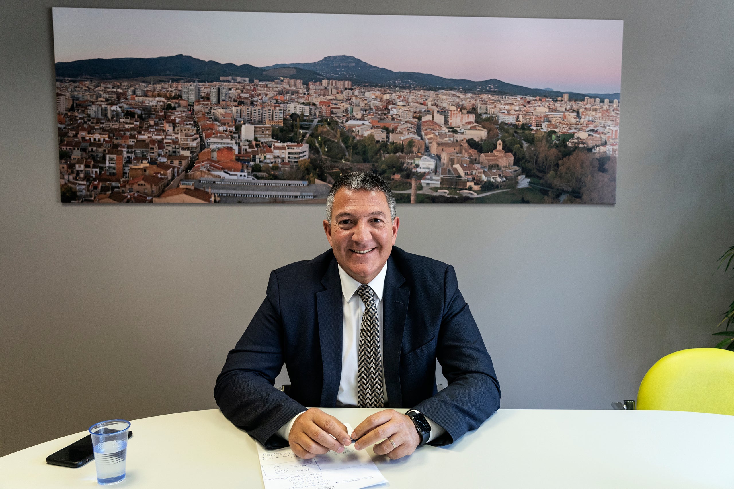 Miquel Sàmper, advocat, exconseller d'Interior i membre de la Comissió Jurídica Assessora de la Generalitat, al seu despatx, a Terrassa / Mireia Comas