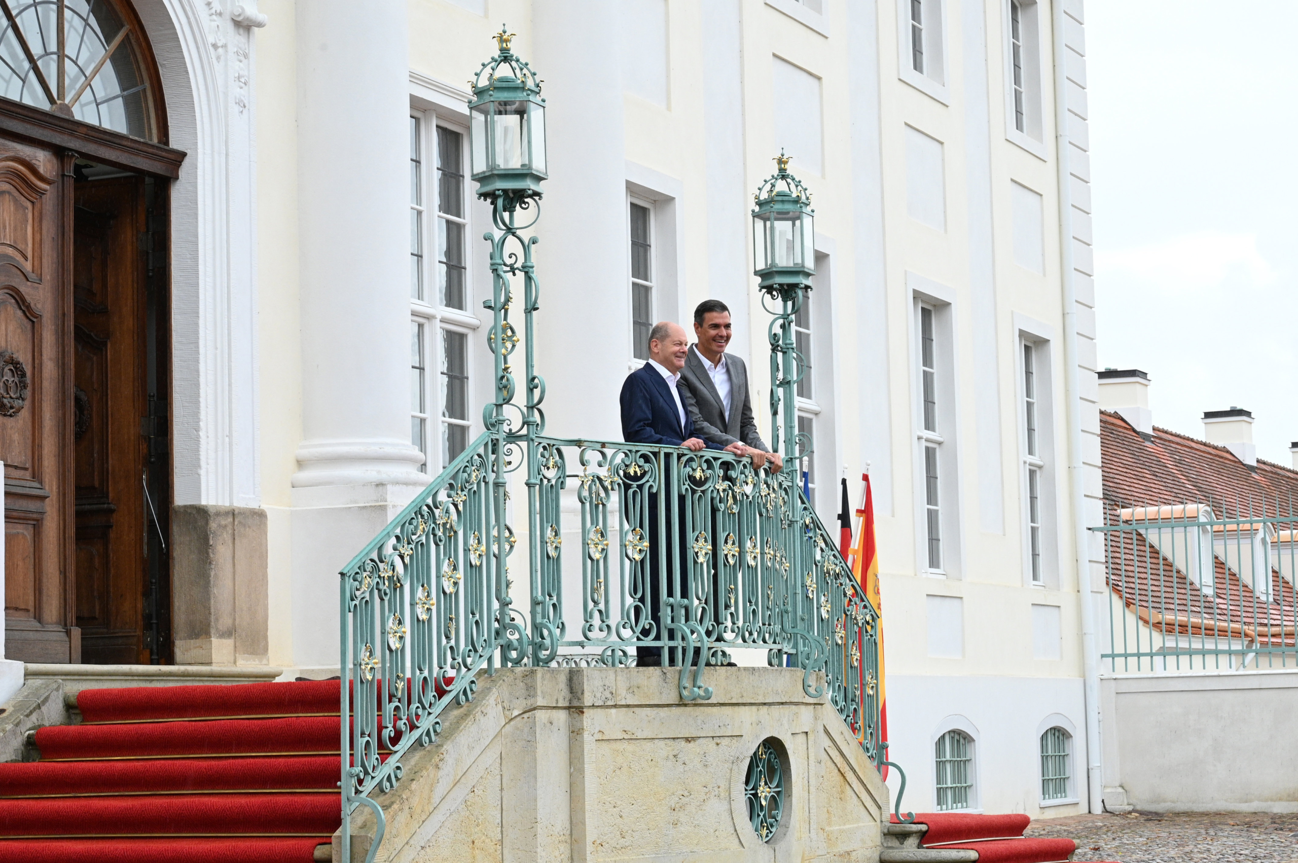 El president del govern espanyol, Pedro Sánchez, amb el canceller alemany, Olaf Scholz, al palau de Meseberg, prop de Berlín / ACN