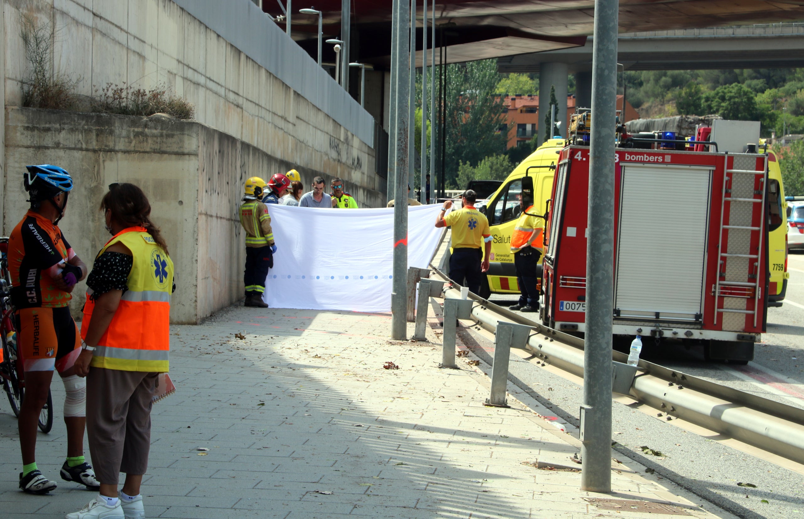 El punt de Castellbisbal on un cotxe ha atropellat diversos ciclistes i ja fugit. Dues de les víctimes han mort / ACN