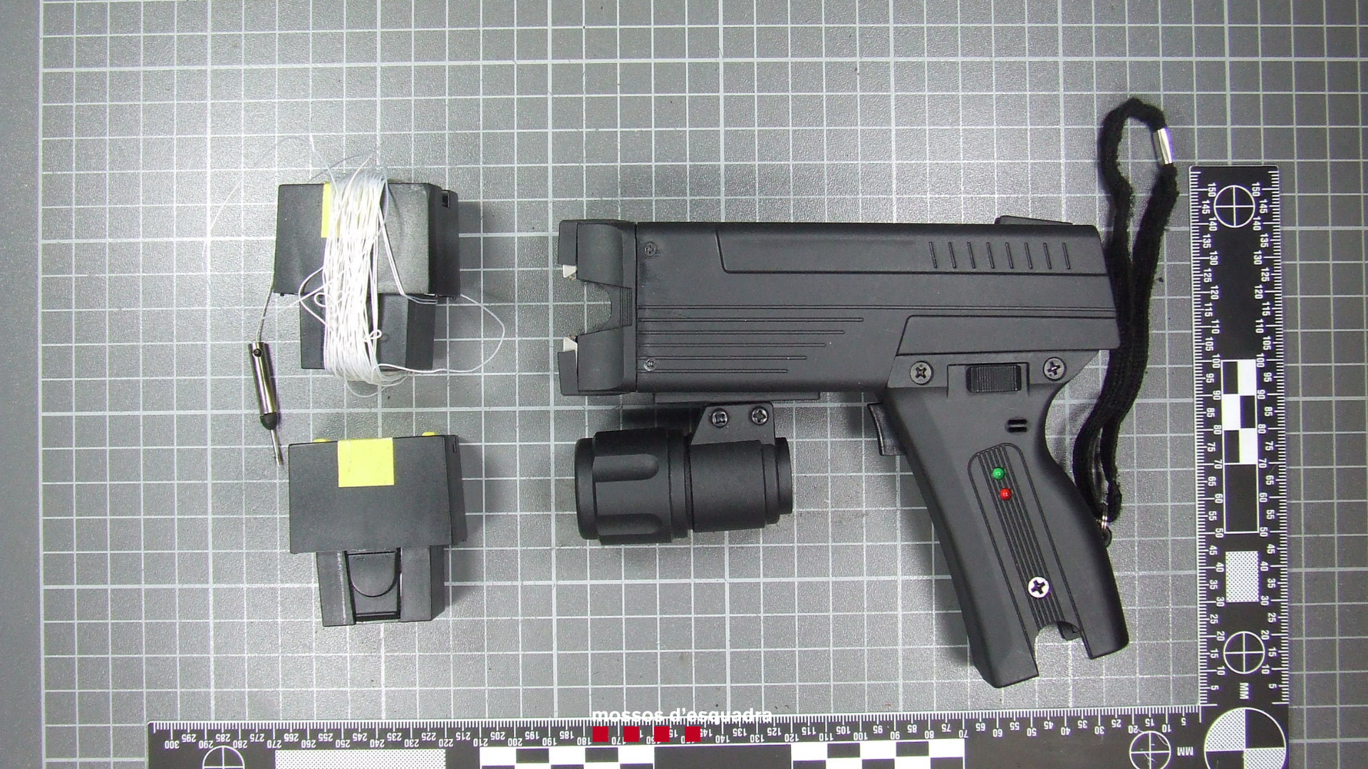 Pistola elèctrica utilitzada en el robatori de Montcada / Cedida