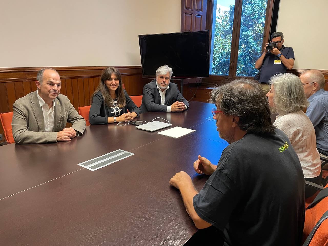 La presidenta Laura Borràs, el secretari general Jordi Turull i el president del grup parlamentari Albert Batet s’han reunit aquesta tarda amb l'ANC per valorar la situació política després de la Diada / Junts