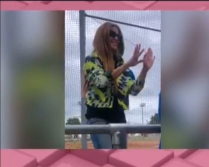 Shakira, molt activa en el partit de beisbol del fill - Telecinco