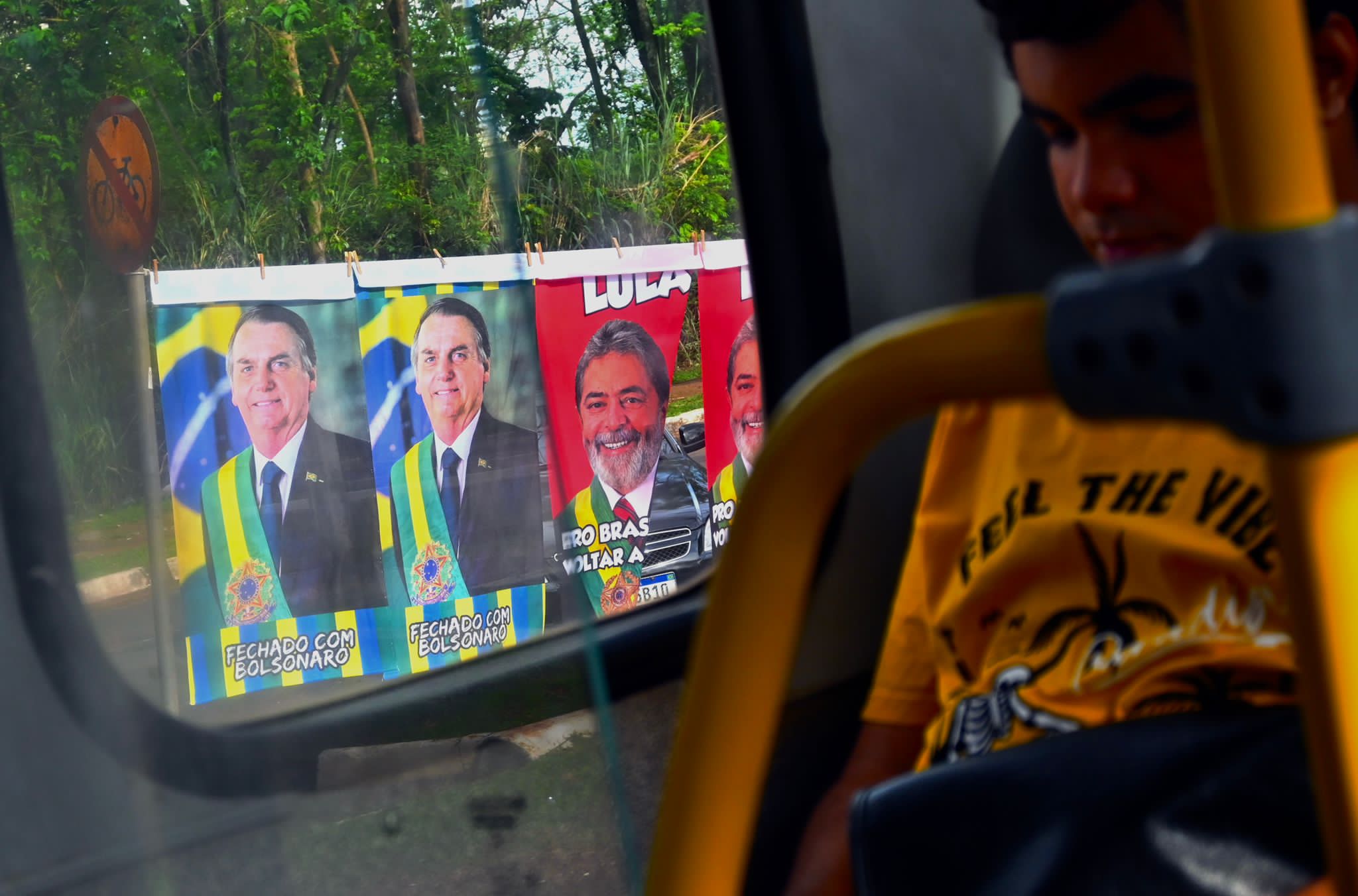 Cartells electorals departits pel Brasil / Josep Maria Montaner