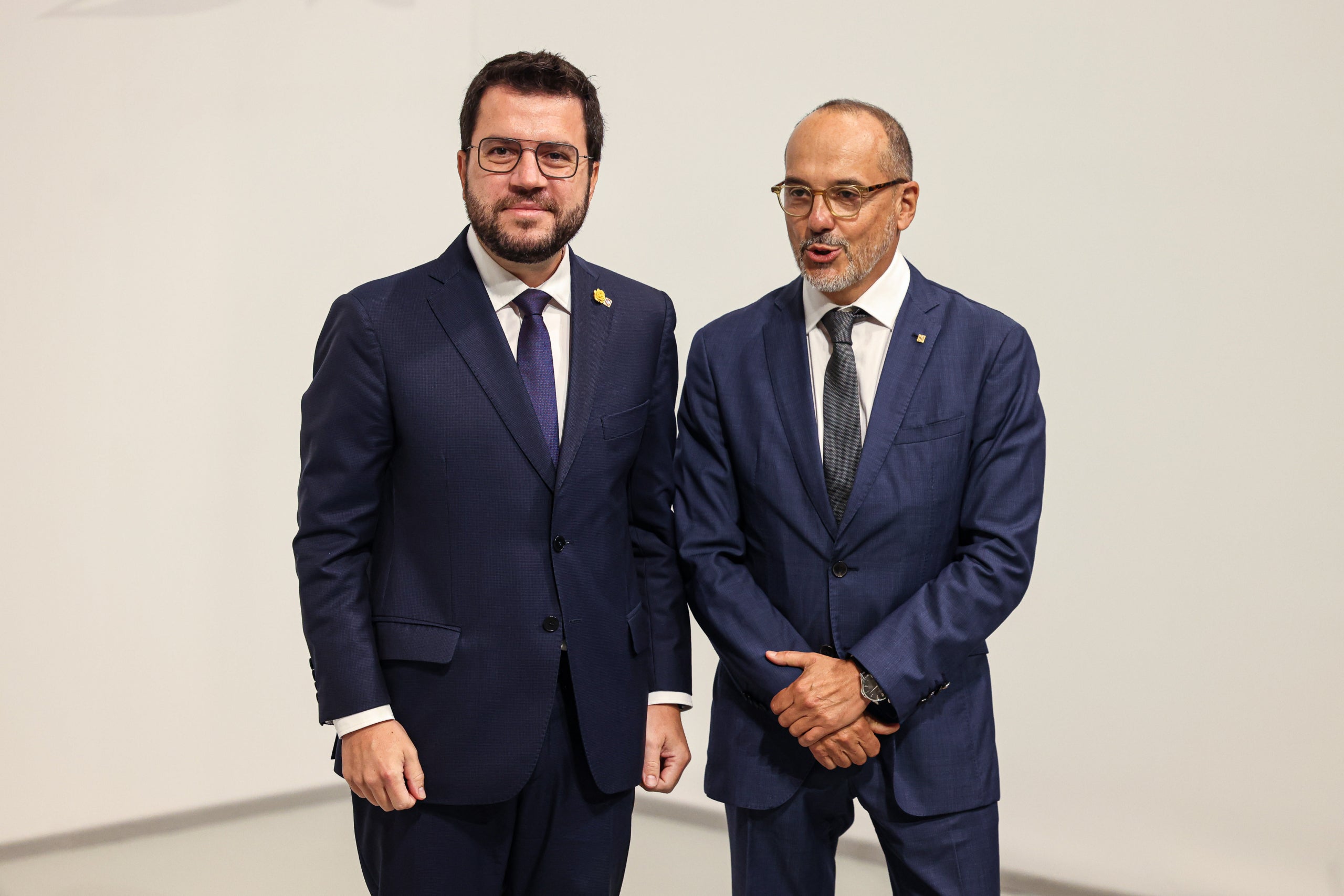 El president de la Generalitat, Pere Aragonès, amb el nou conseller de Drets Socials, Carles Campuzano / ACN