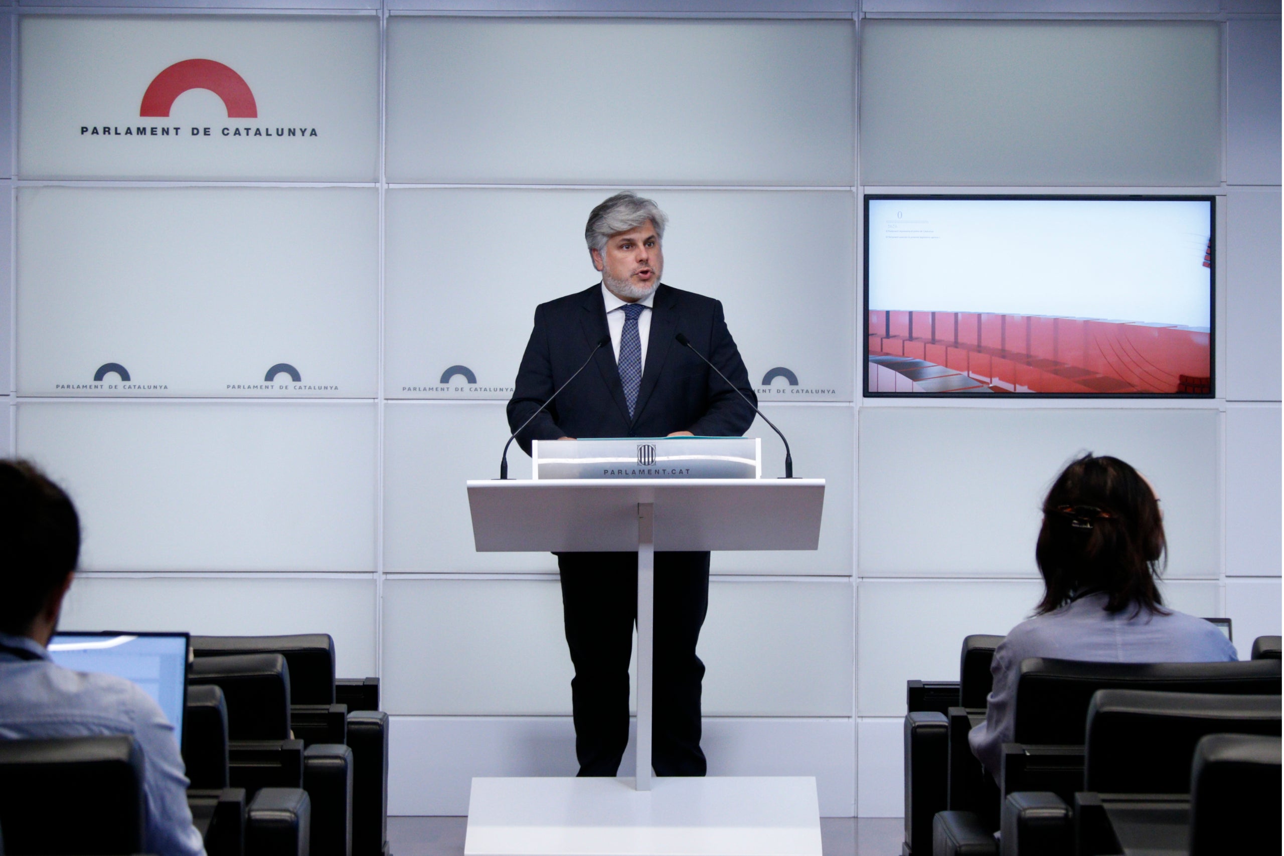 El president del grup parlamentari de Junts, Albert Batet, durant una roda de premsa al Parlament | ACN (Mariona Puig)