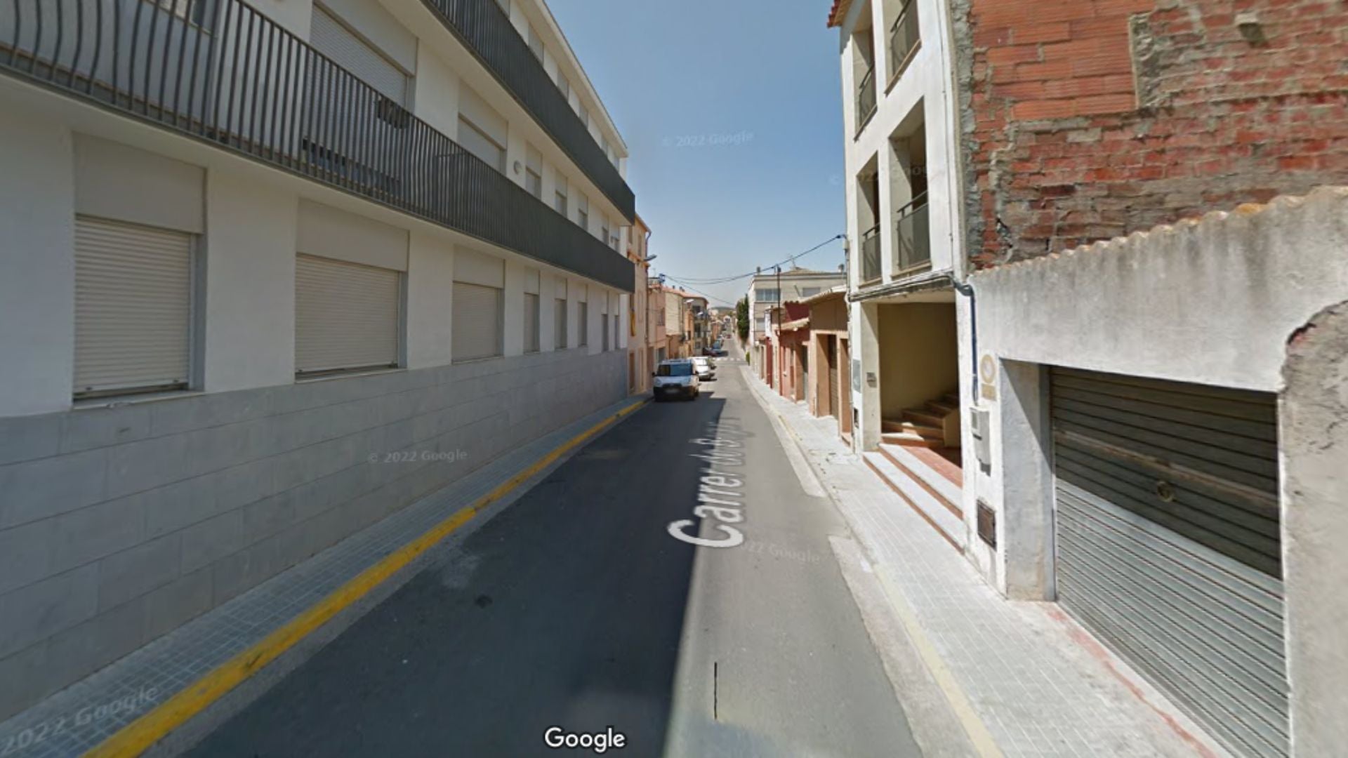 L'incendi ha tingut lloc en un pis al carrer de Begur, a Palafrugell | Google Street View