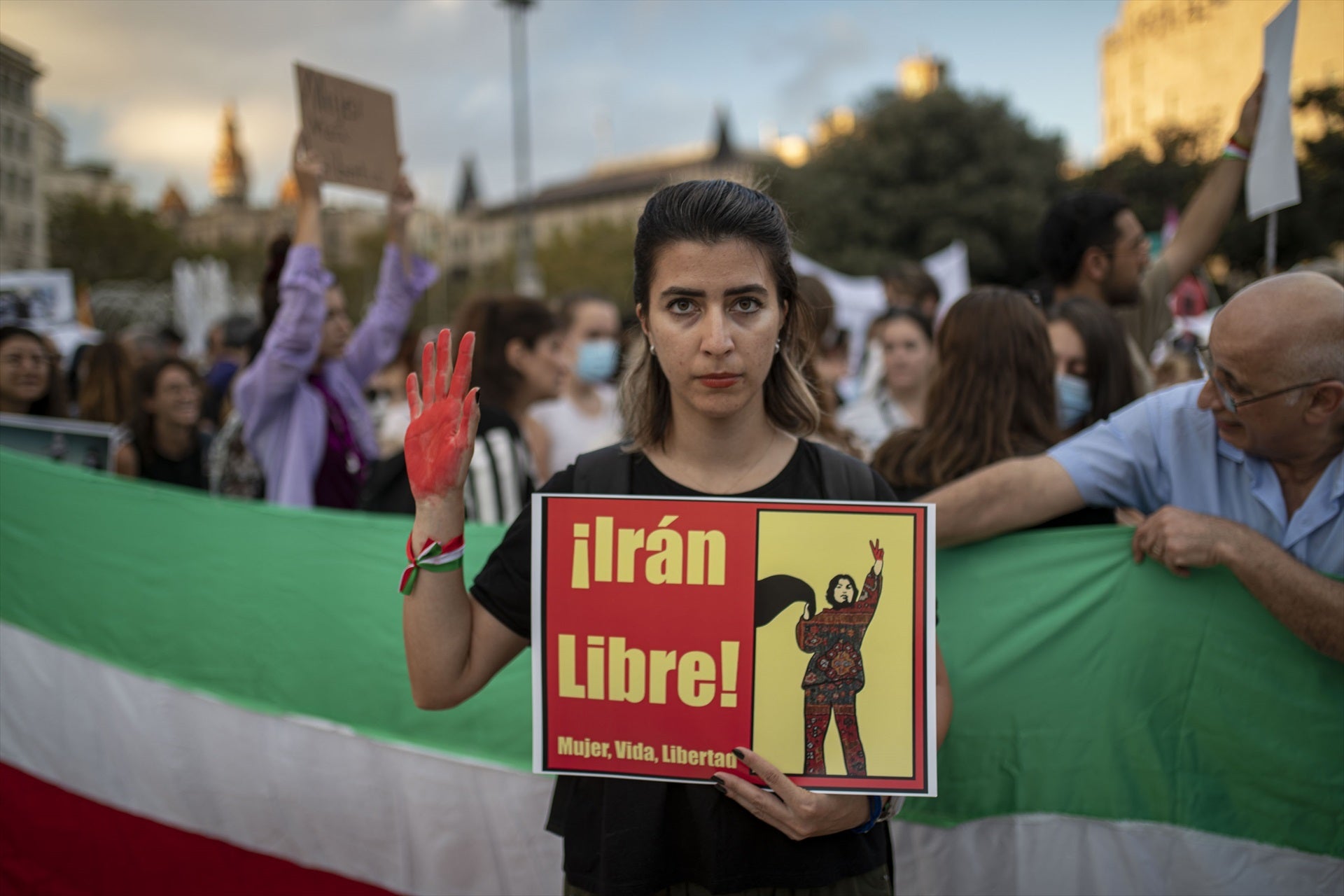 Unes 300 persones es van manifestar a Barcelona el 15 d'octubre contra el règim iranià després de l'assassinat de Mahsa Amini | EP