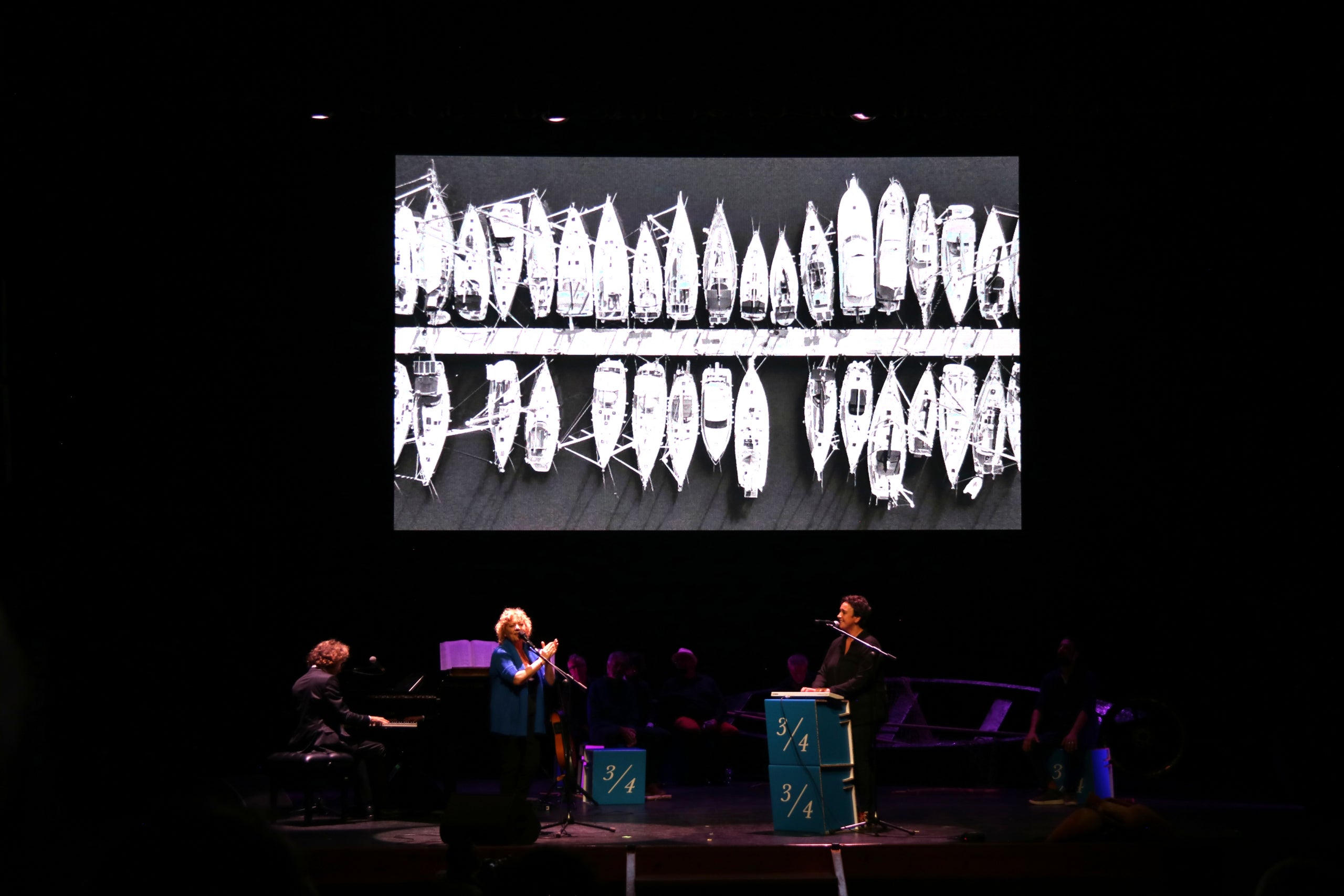Marina Rossell i la mallorquina Joana Gomila, cantant en l'acte d'inauguració de la commemoració del 3/4 de Mil·lenni del Consolat de Mar | ACN (Anna Ferràs)