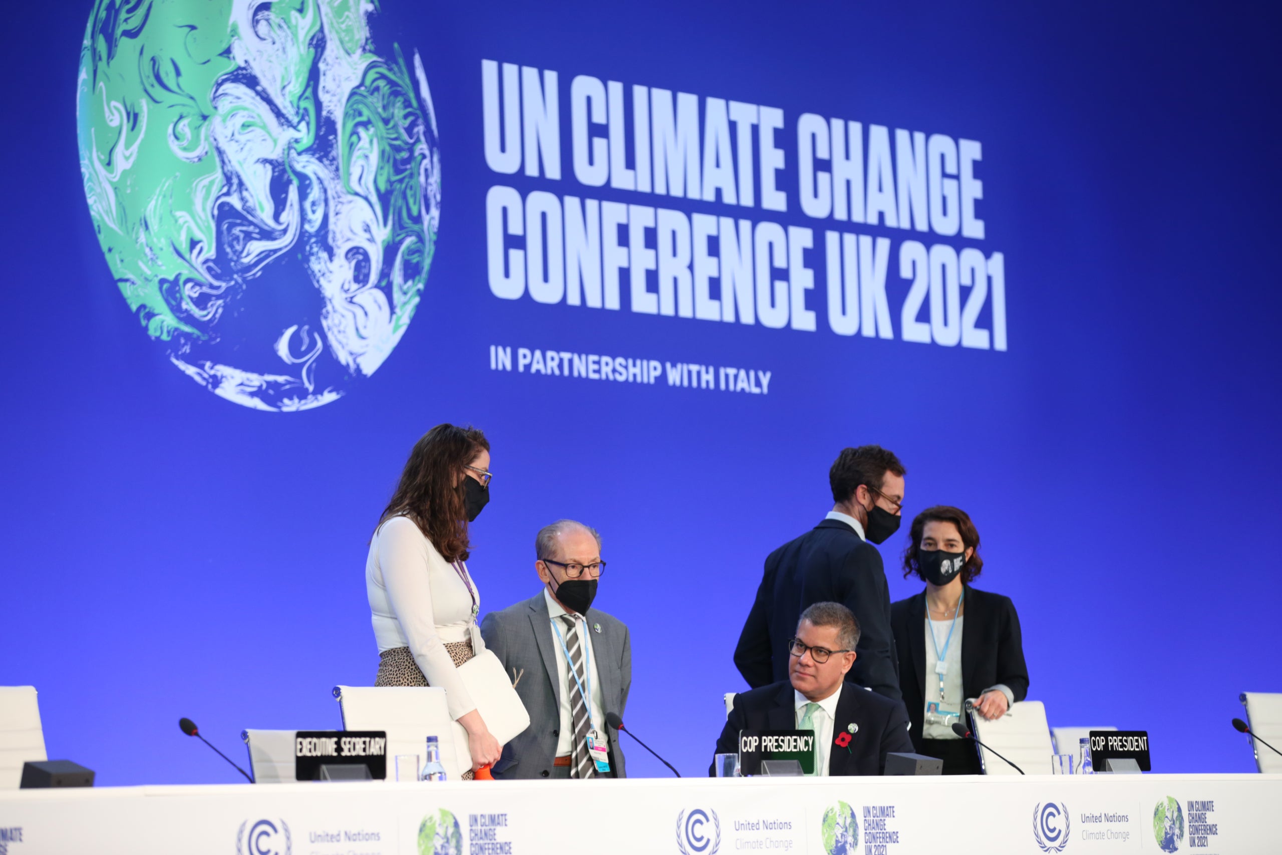 Imatge de la taula presidencial de la COP26 el 13 de novembre de 2021 | ACN