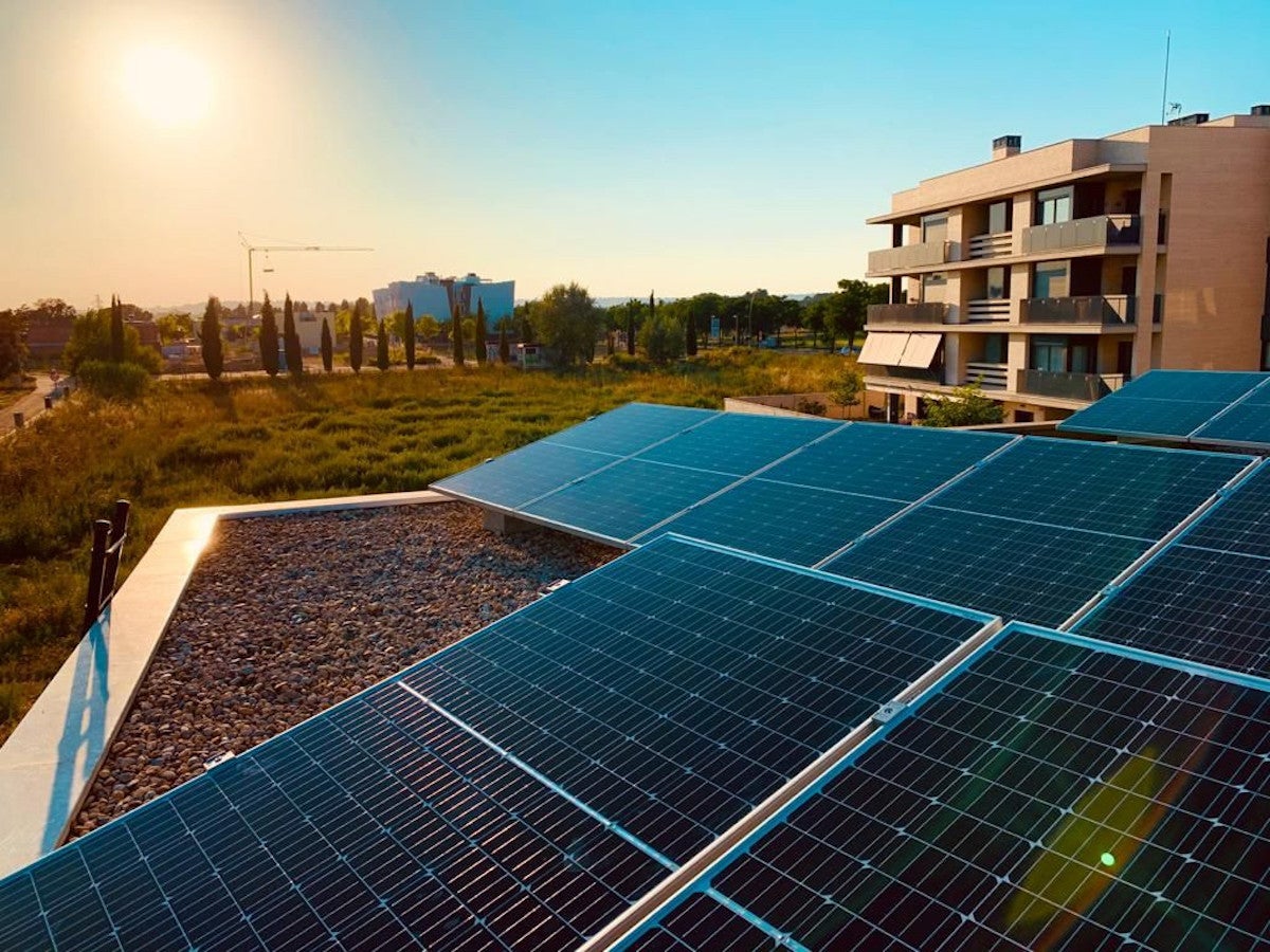 Una instal·lació fotovoltaica en una àrea d'habitatges de Catalunya / ACN