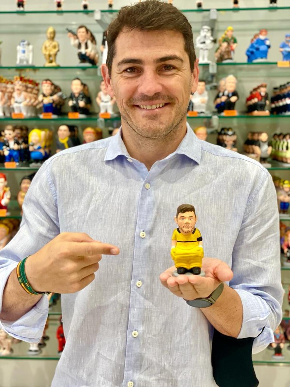 L'exfutbolista Iker Casilas a la botigade Caganers.com a Madrid