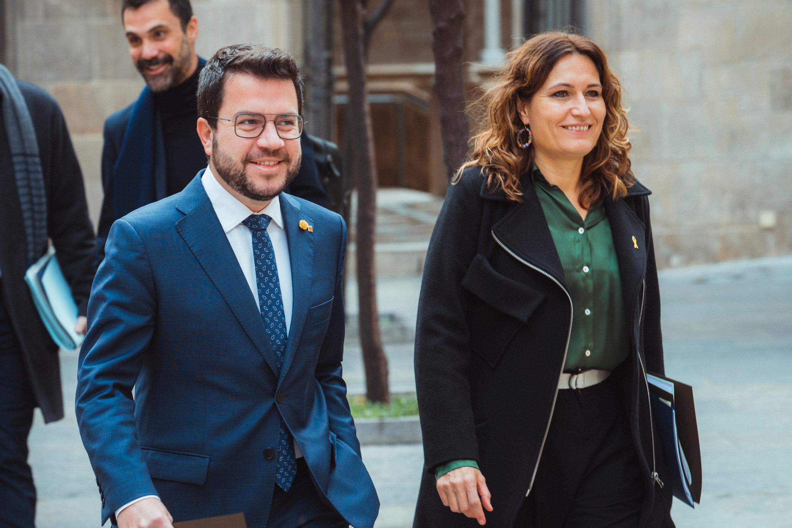 El president de la Generalitat, Pere Aragonès, i la consellera de la Presidència, Laura Vilagrà, dirigint-se a la reunió del Consell Executiu al Palau de la Generalitat del 6 de desembre del 2022, en què el Govern treballa perquè no celebra el dia de la Constitució espanyola / Arnau Carbonell Vidal (Govern)