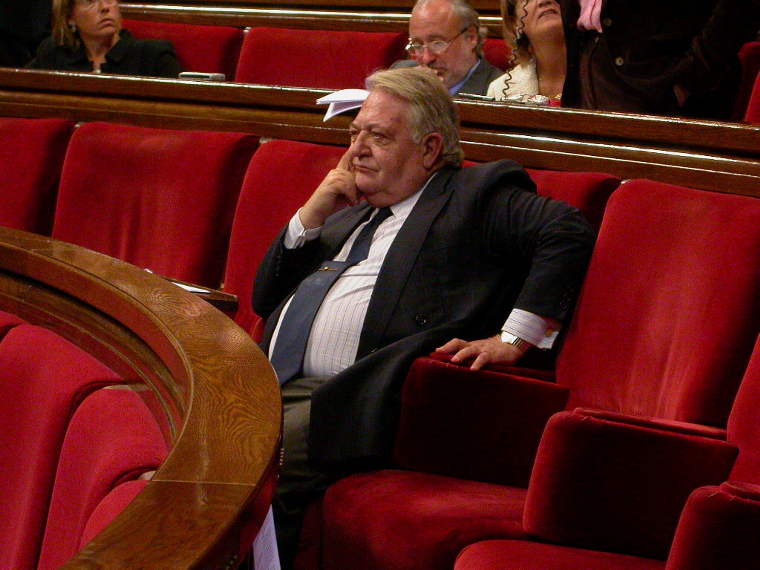 L'exdiputat de CiU Jaume Camps, assegut en un escó del Parlament de Catalunya | ACN (Xavier Alsinet / Arxiu)