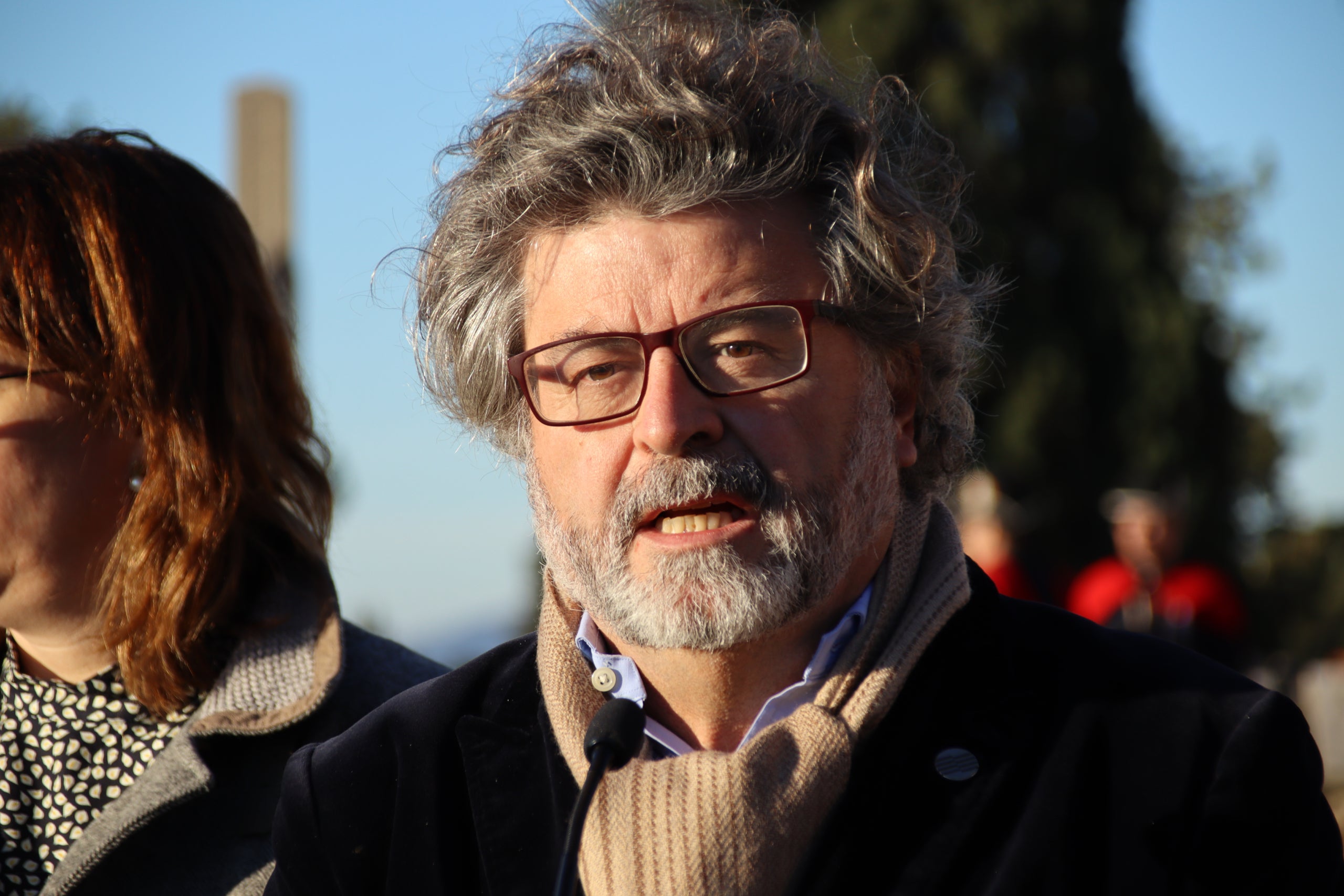 Antoni Castellà durant la seva intervenció en l'ofrena floral a la tomba de Francesc Macià | ACN