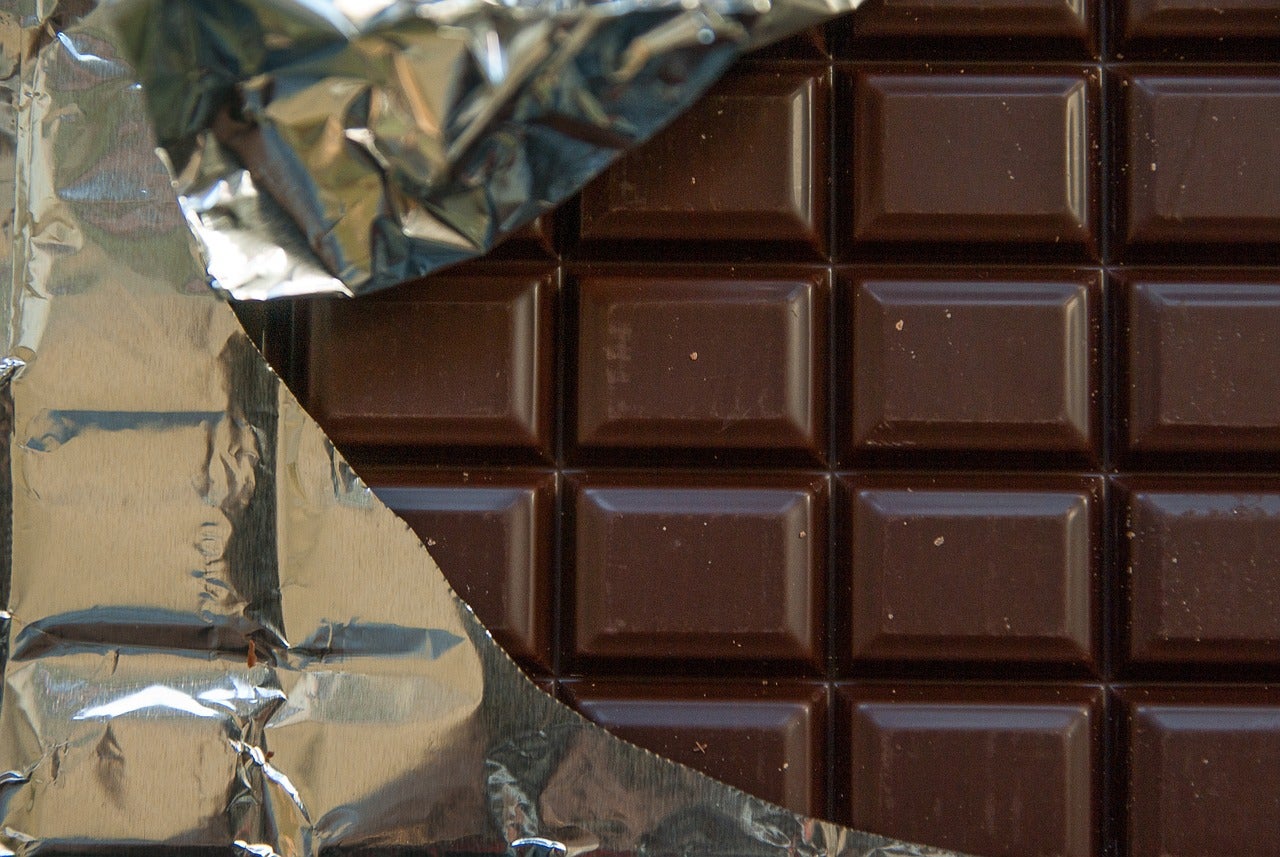 L'AESAN alerta d'un tipus de xocolata negra que conté ametlla i no ho especifica a l'etiqueta | Pixabay