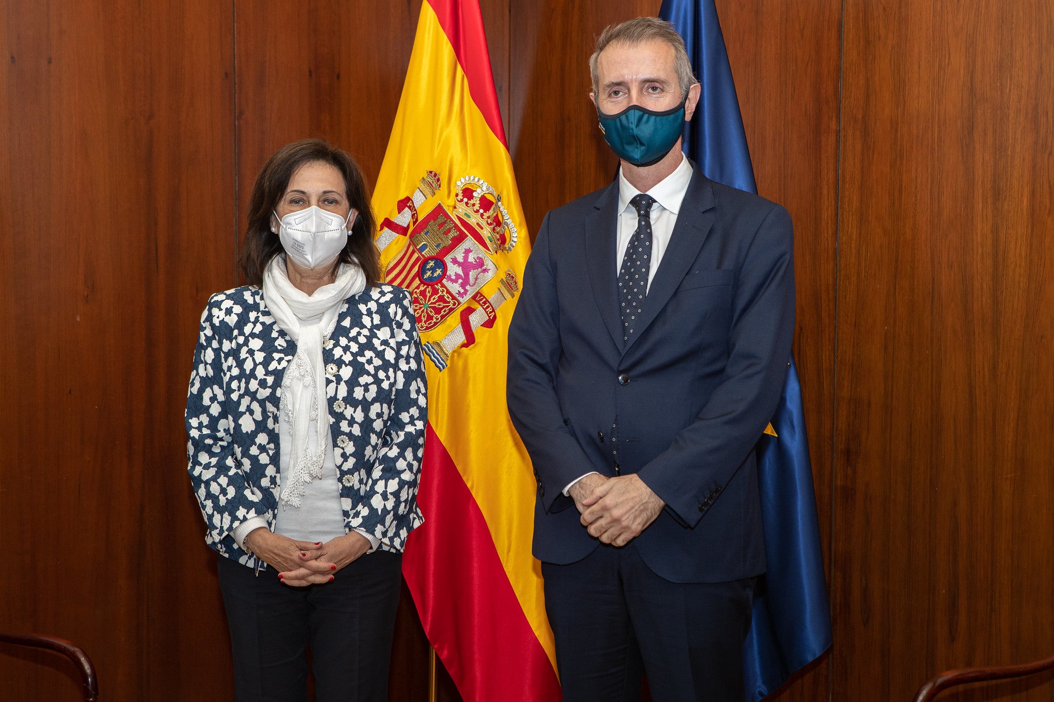 La ministra de Defensa, Margarita Robles, i el president d'Indra, Marc Murtra, en una trobada el gener de 2022/MdD