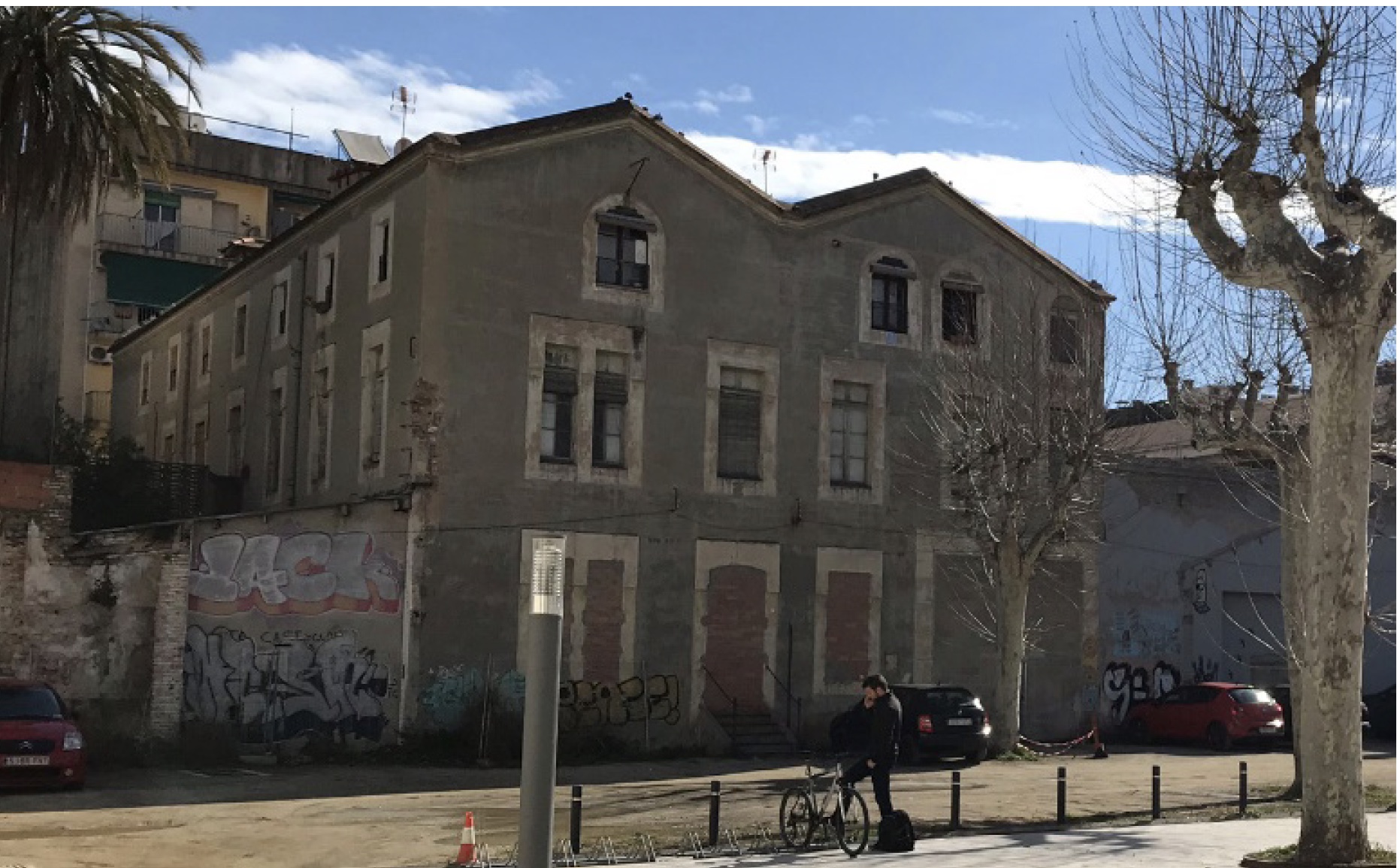 L'edifici de la fàbrica antiga del licor Chartreuse, un dels que seran vigilats pel 'desokupa' preventiu de la Generalitta / EiF