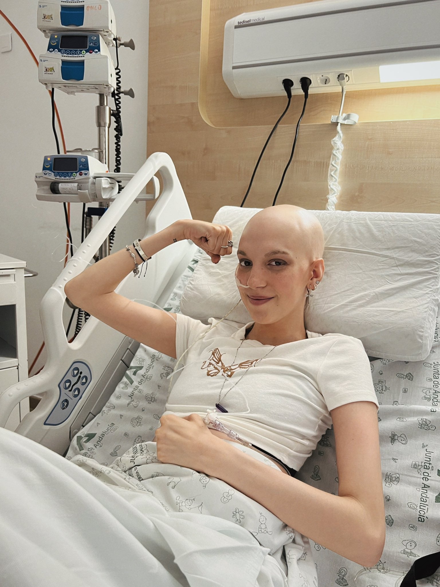 Elena Huelva va convertir-se en una inspiració per a molta gent pel seu optimisme en la lluita contra el càncer | Twitter Elena Huelva 