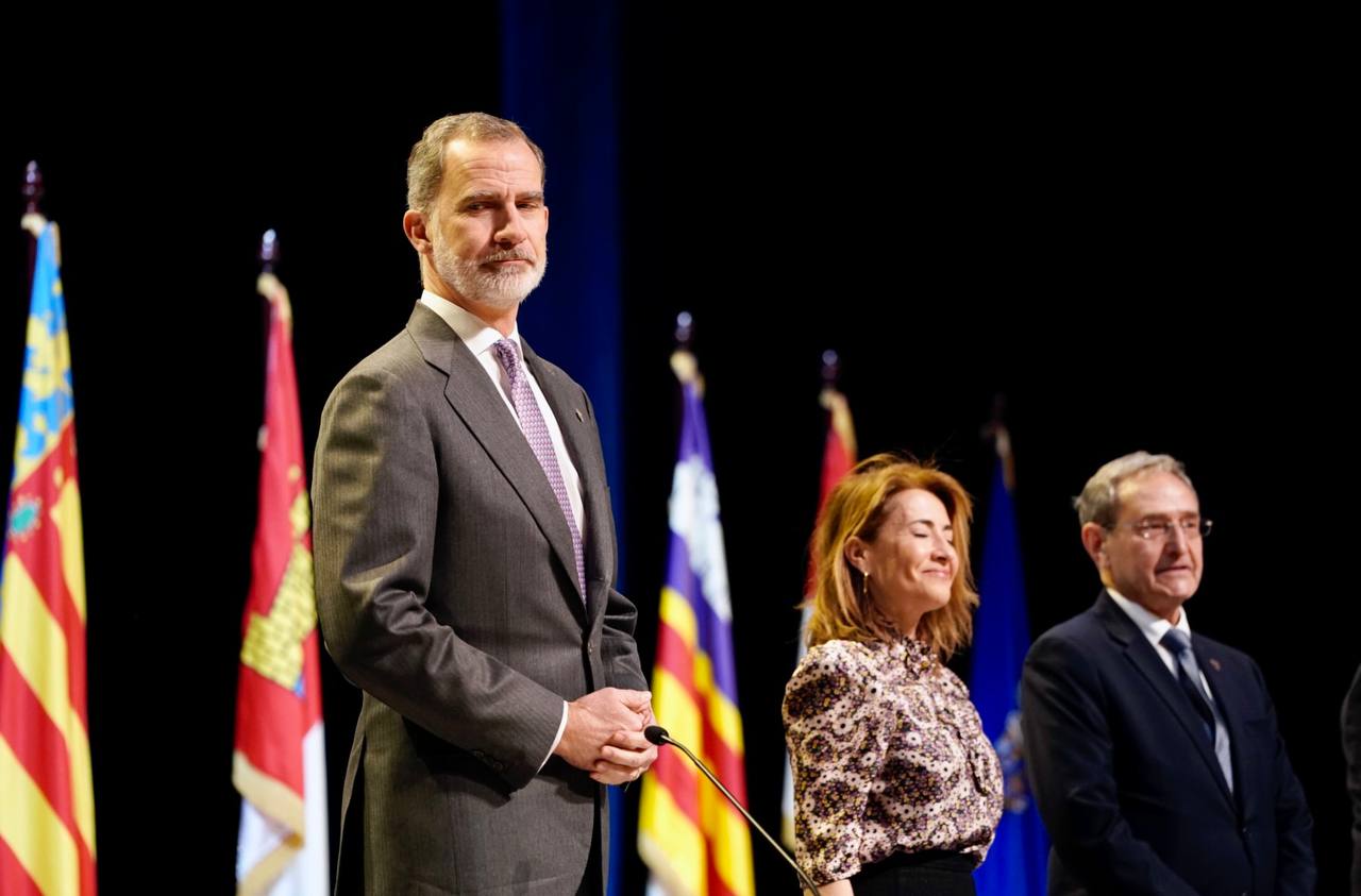 El rei espanyol Felip de Borbó, en un moment de la cerimònia de lliurament dels despatxos/Mireia Comas