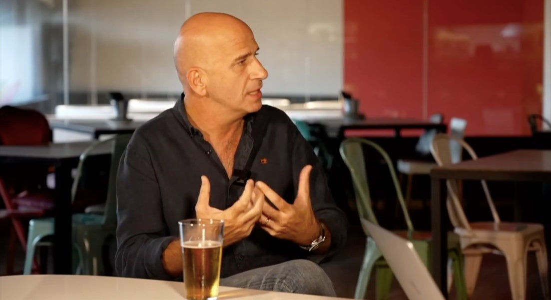 Xavi Coral reflexiona sobre el paper dels telenotícies - Youtube