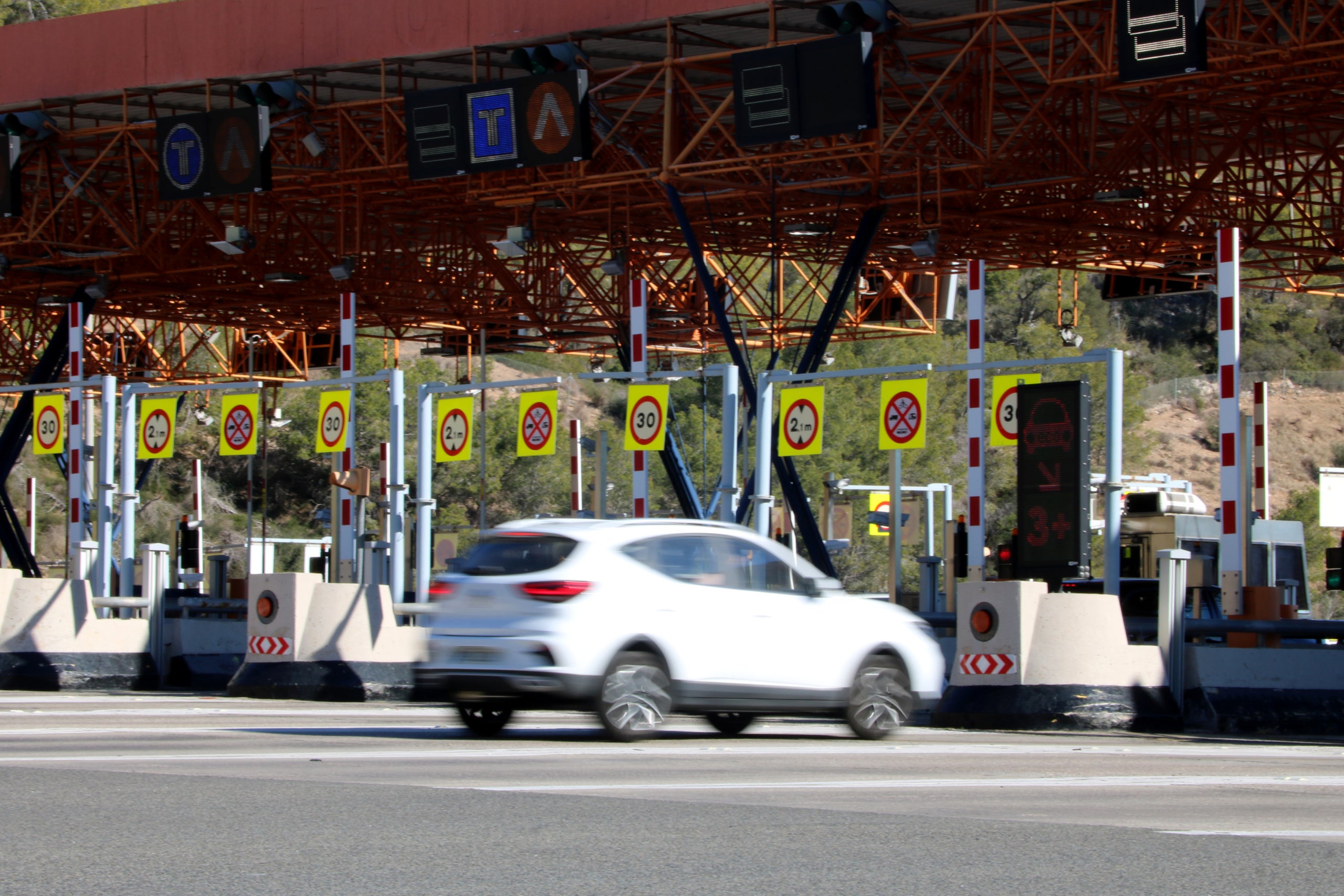 Vehicles passant pel peatge de Vallcarca-Sitges de la C-32  Data de publicació: dimarts 31 de gener del 2023, 13:28  Localització: Vilanova i la Geltrú  Autor: Gemma Sánchez